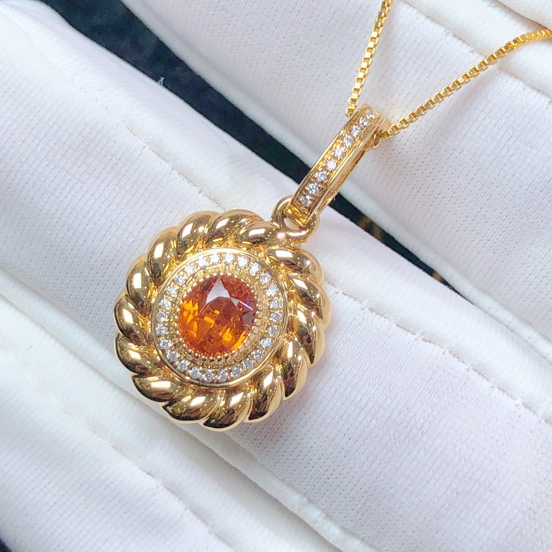 14k Gold 0.78 Ctw Natural Spessartine & Diamond Pendant( Without Chain ): Ref:231158419 // gold content:14k gold // main gemstone:spessartine // shape:oval // carat weight:0. 68ct // color:orange // treatment:natural // // adjacent gemstone 2 : diamond // shape:round //