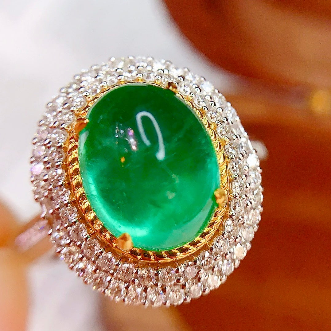 14k Gold 4.2 Ct Natural Emerald & Diamond Ring - 3