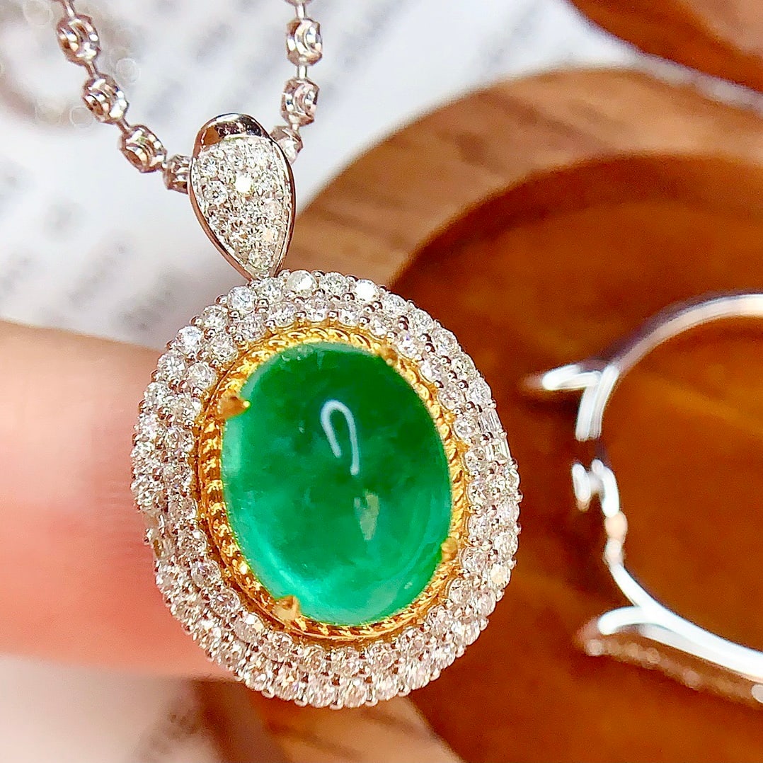 14k Gold 4.2 Ct Natural Emerald & Diamond Ring - 4