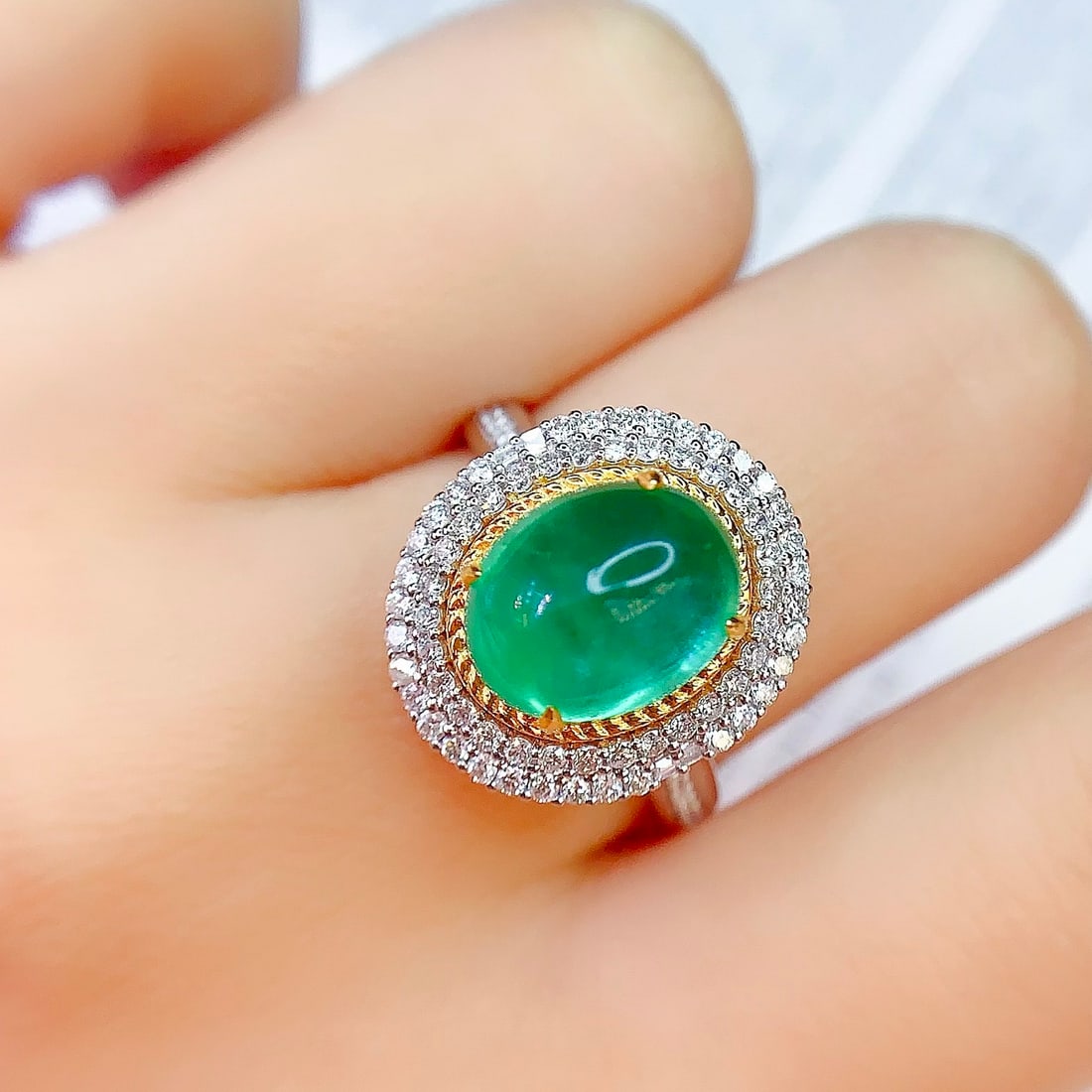 14k Gold 4.2 Ct Natural Emerald & Diamond Ring - 6