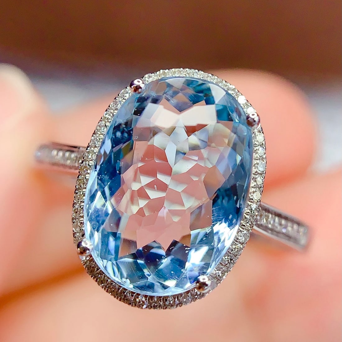 14k Gold 5.65 Ct Natural Aquamarine & Diamond Ring: Ref:231158427 // gold content:14k gold // ring size:7. 25us // // main gemstone:aquamarine // shape:oval // carat weight:5. 65ct // color:blue // treatment:natural // // adjacent gemstone 2 : diamond 
