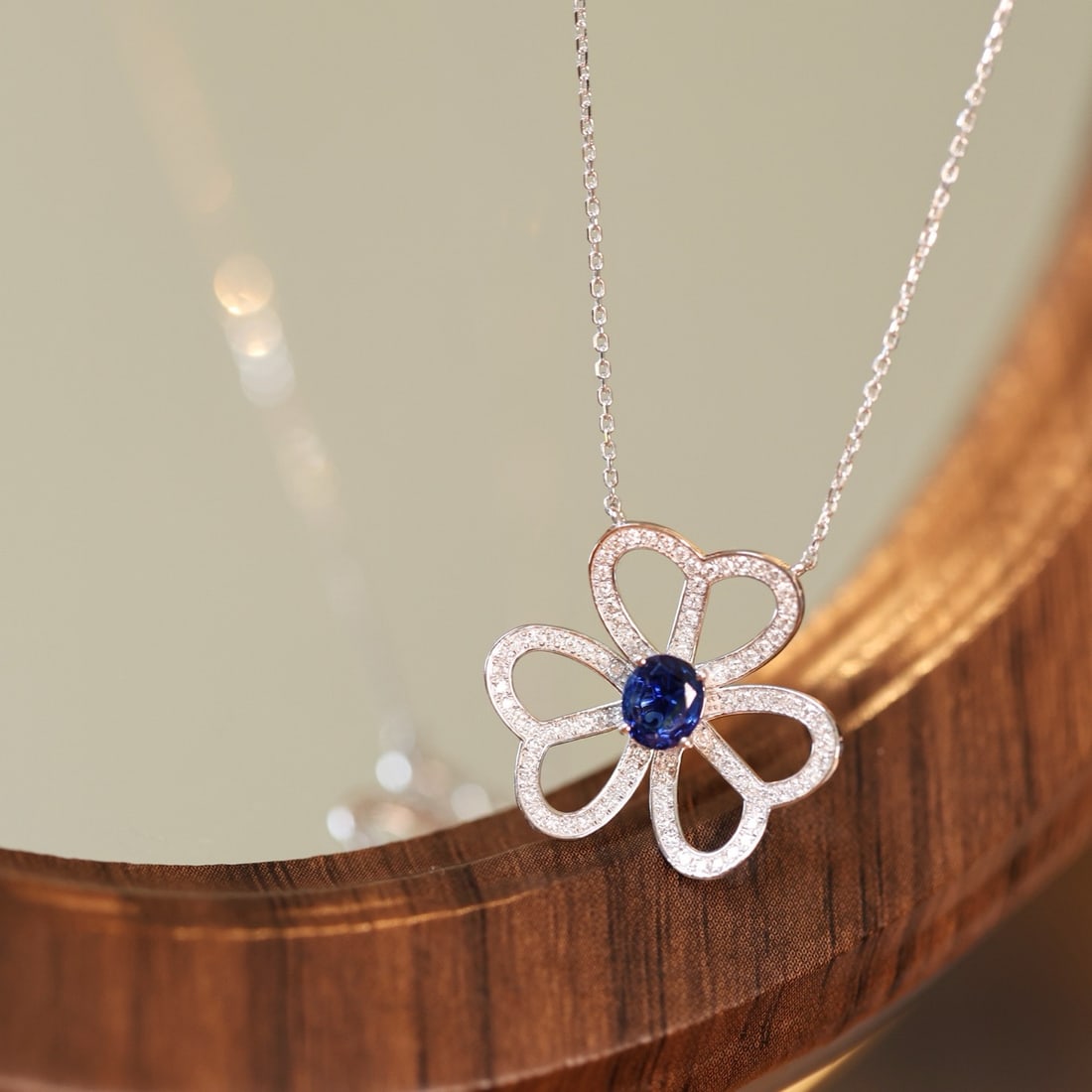 14k Gold 0.84 Ctw Natural Sapphire & Diamond Necklace: Ref:231158432 // gold content:14k gold // main gemstone:sapphire // shape:oval // carat weight:0. 56ct // color:blue // treatment:natural // // adjacent gemstone 2 : diamond // shape:round // carat