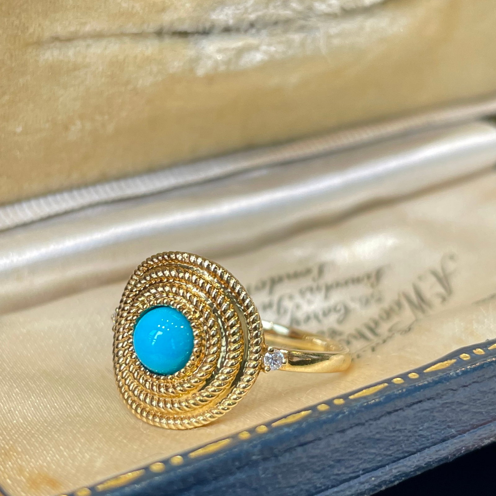 14k Gold 0.6 Ct Natural Blue Turquoise & Diamond Ring - 4