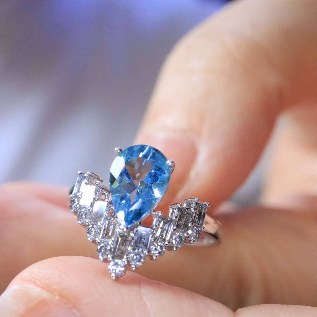 14k Gold 1.54 Ctw Natural Aquamarine & Diamond Ring: Ref:231158443 // gold content:14k gold // ring size:7. 25us // // main gemstone:aquamarine // shape:pear // carat weight:1. 06ct // color:blue // treatment:natural // // adjacent gemstone 2 : diamond 