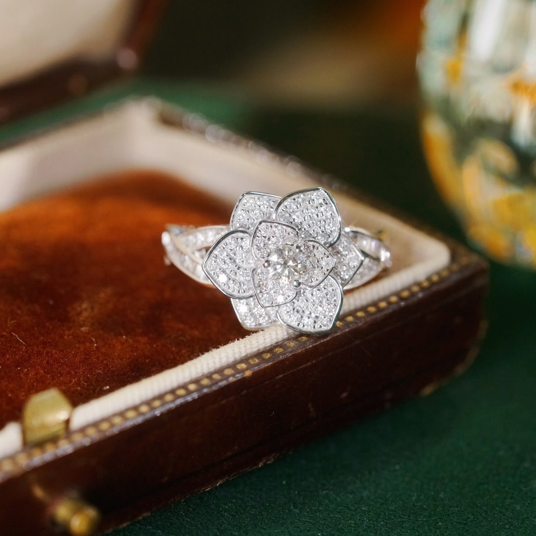 14k Gold 0.80 Ct Natural H Diamond & Flowers Ring: Ref:231158444 // gold content:14k gold // ring size:7. 25us // // main gemstone:diamond // shape:multiple // carat weight:0. 80ct // clarity grade:vs-si // color:h // treatment:natural // Condition: