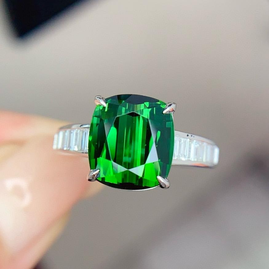 14k Gold 4.5 Ct Natural Tourmaline & Diamond Ring: Ref:231159023 // gold content:14k gold // ring size:7. 25us // // main gemstone:tourmaline // shape:cushion // carat weight:4. 5ct // color:green // treatment:natural // // adjacent gemstone 2 :