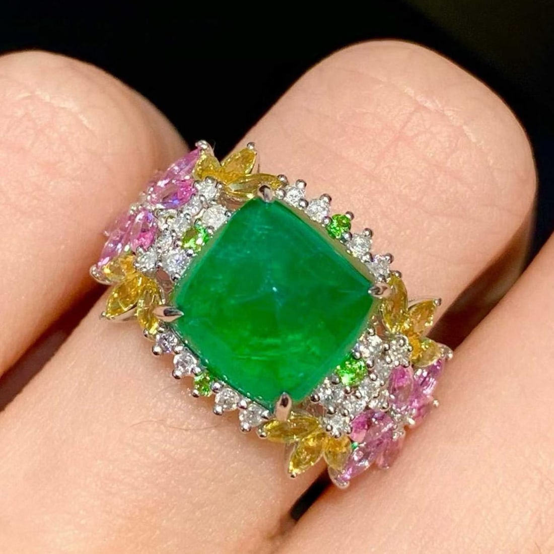 14k Gold 4.32 Ct Natural Emerald & Diamond Ring: Ref:231159035 // gold content:14k gold // ring size:7. 25us // // main gemstone:emerald // shape:sugar-loaf // carat weight:4. 32ct // color:green // treatment:natural // // adjacent gemstone 2 : diam
