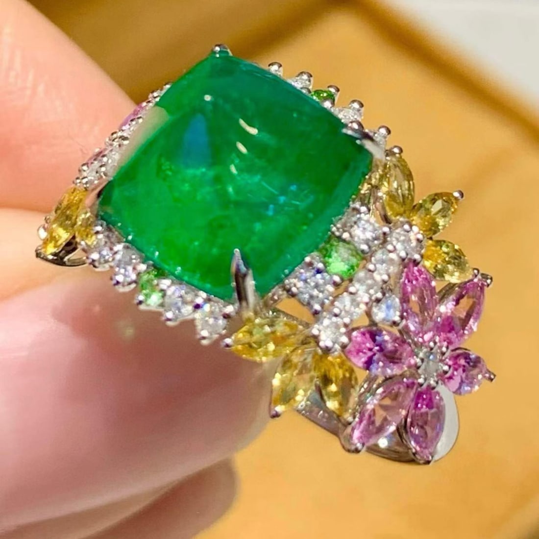 14k Gold 4.32 Ct Natural Emerald & Diamond Ring - 3