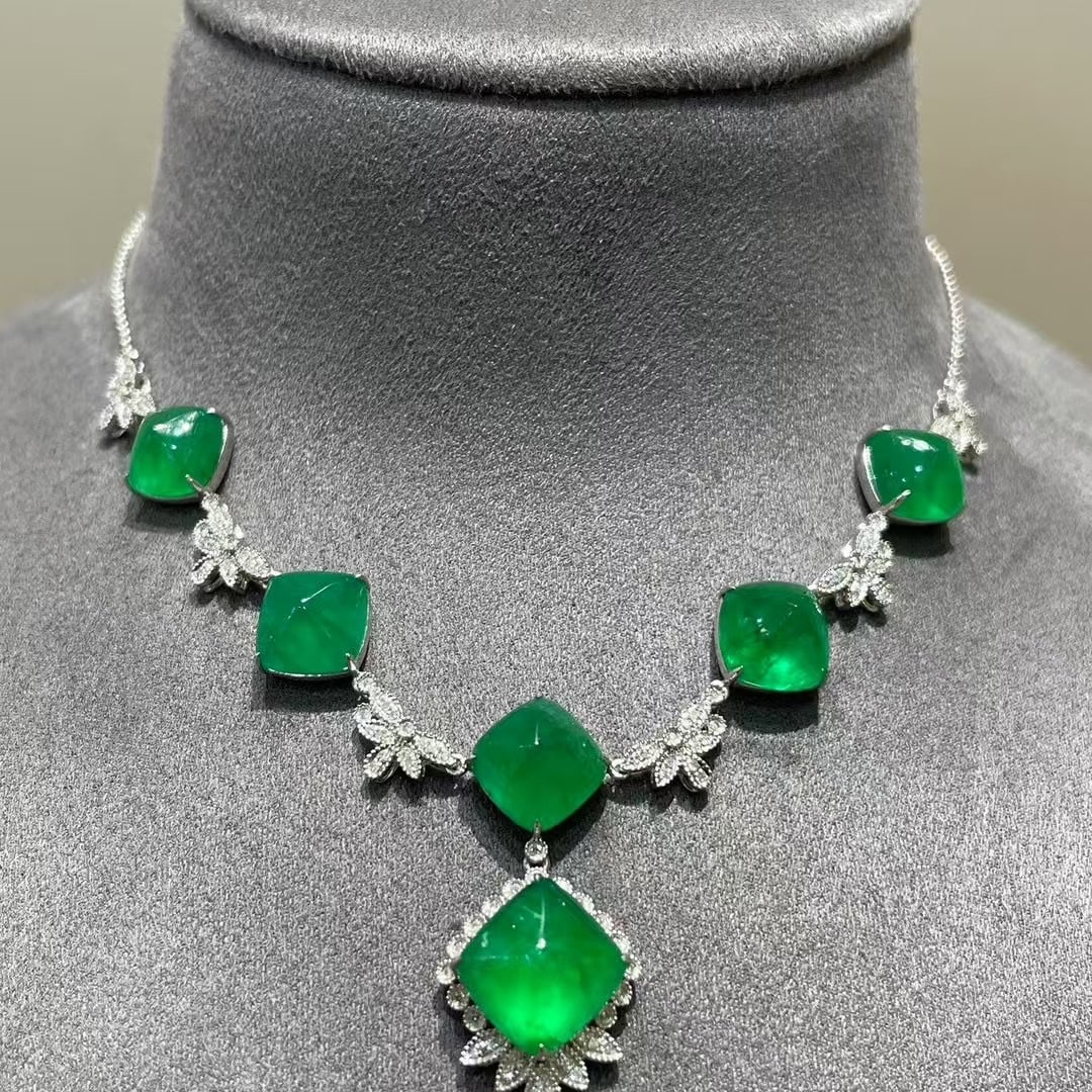 14k Gold 18.2 Ct Natural Emerald & Diamond Necklace: Ref:231159079 // gold content:14k gold // main gemstone:emerald // shape:sugar-loaf // carat weight:18. 2ct // color:green // treatment:natural // // adjacent gemstone 2 : diamond // shape:round //