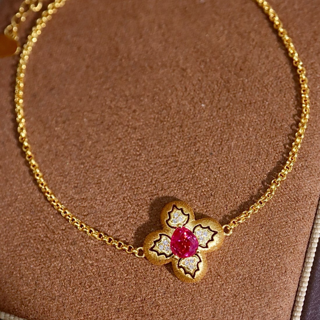 14k Gold 0.58 Ctw Natural Ruby & Diamond Bracelet: Ref:231159128 // gold content:14k gold // main gemstone:ruby // shape:pear // carat weight:0. 55ct // color:red // treatment:natural // // adjacent gemstone 2 : diamond // shape:round // carat