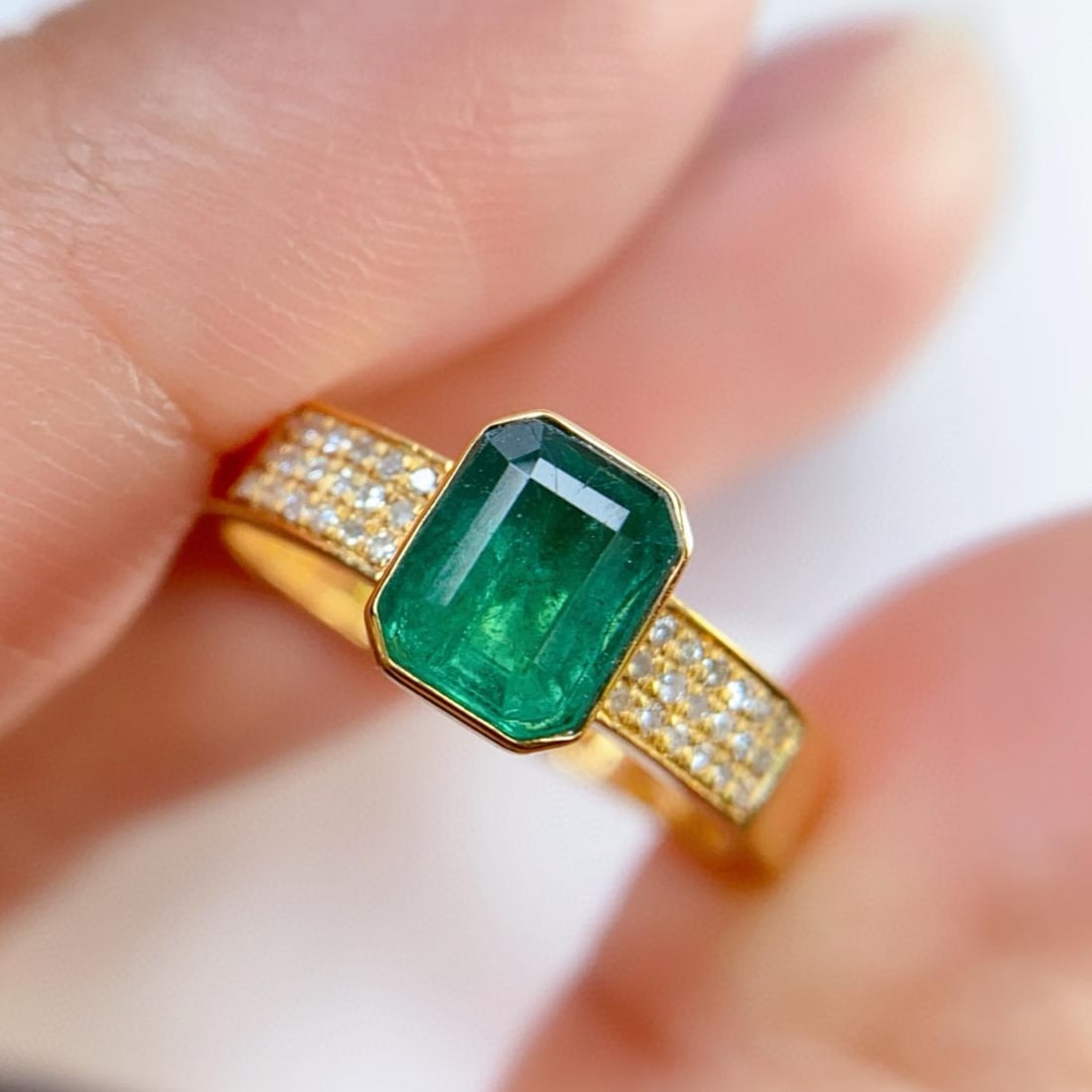 14k Gold 0.85 Ct Natural Emerald & Diamond Ring: Ref:231159175 // gold content:14k gold // ring size:7. 25us // // main gemstone:emerald // shape:octagonal // carat weight:0. 85ct // color:green // treatment:natural // // adjacent gemstone 2 :