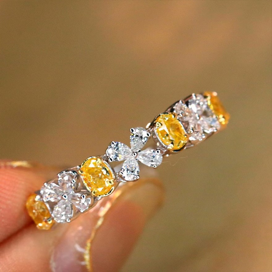 14k Gold 0.96 Ctw Natural Yellow Diamond & Diamond Ring: Ref:231159184 // gold content:14k gold // ring size:7. 25us // // main gemstone:yellow diamond // shape:oval // carat weight:0. 60ct // color:yellow // treatment:natural // // adjacent gemstone 2 : di