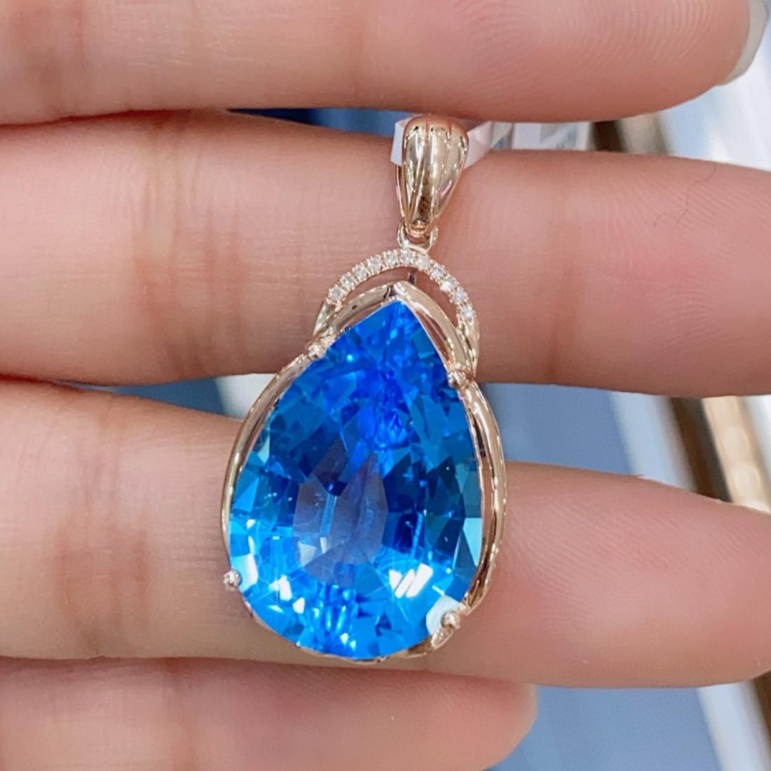 14k Gold 15.03 Ctw Natural Topaz & Diamond Pendant( Without Chain ): Ref:231159194 // gold content:14k gold // main gemstone:topaz // shape:pear // carat weight:15ct // color:blue // treatment:natural // // adjacent gemstone 2 : diamond // number of stones:11 // shape:
