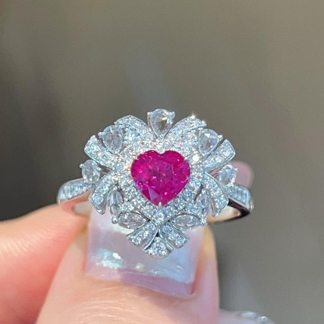14k Gold 1.25 Ctw Natural Ruby & Diamond Ring: Ref:231159221 // gold content:14k gold // ring size:7. 25us // // main gemstone:ruby // shape:heart // carat weight:0. 8ct // color:red // treatment:natural // // adjacent gemstone 2 : diamond //