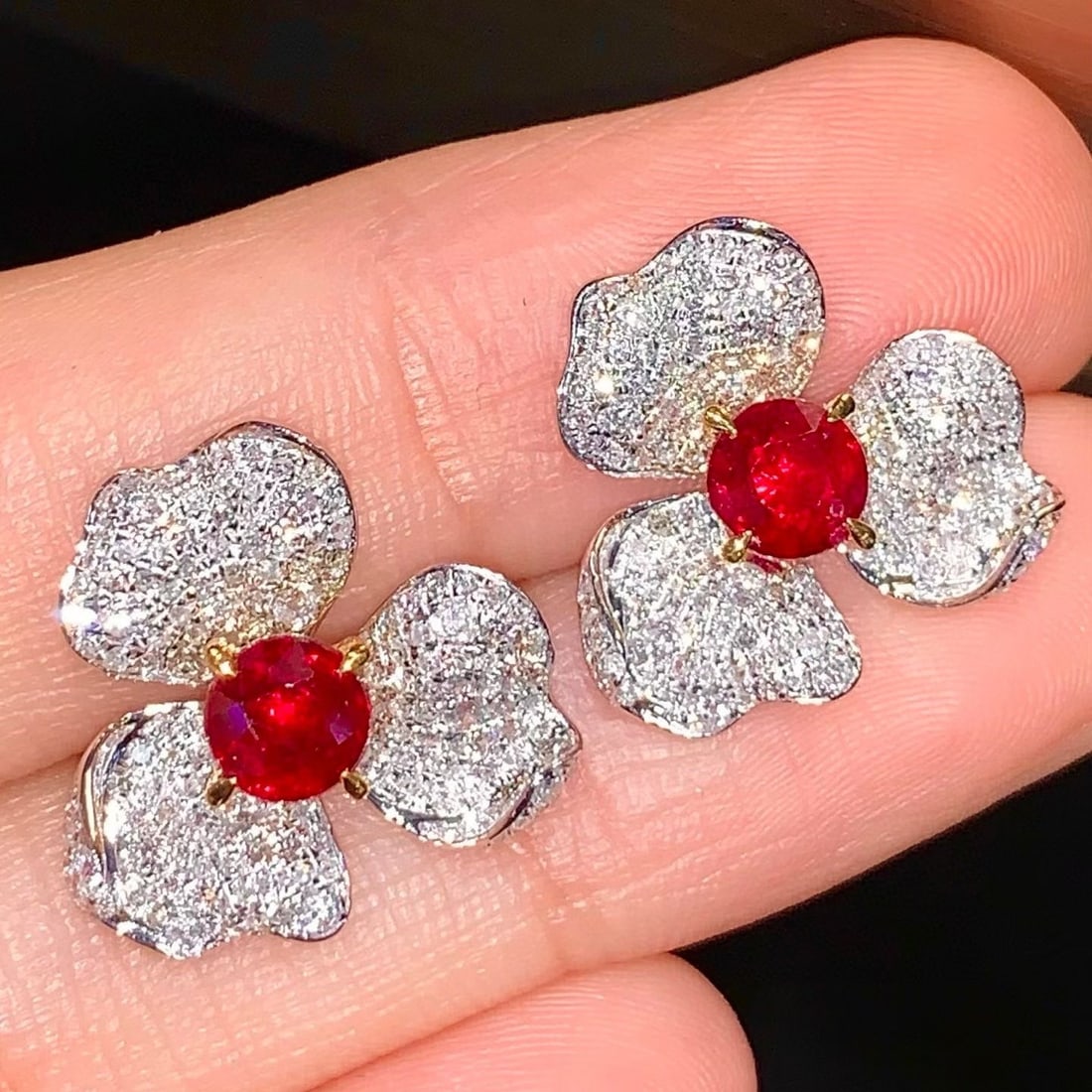 14k Gold 1.3 Ct Natural Ruby & Diamond & Flowers Earrings: Ref:231159223 // gold content:14k gold // main gemstone:ruby // shape:round // carat weight:1. 3ct // color:red // treatment:natural // cut grade:g // // adjacent gemstone 2 : diamond // shape:round /
