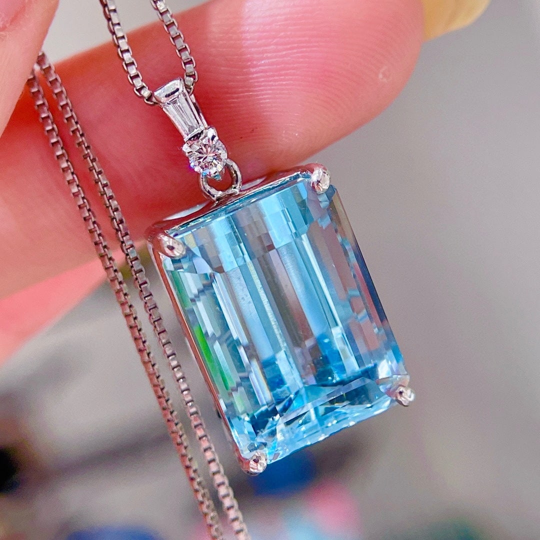 14k Gold 16.0 Ctw Natural Aquamarine & Diamond Pendant( Without Chain ): Ref:231159256 // gold content:14k gold // main gemstone:aquamarine // shape:octagonal // carat weight:15. 9ct // color:blue // treatment:natural // // adjacent gemstone 2 : diamond // shape:multiple /
