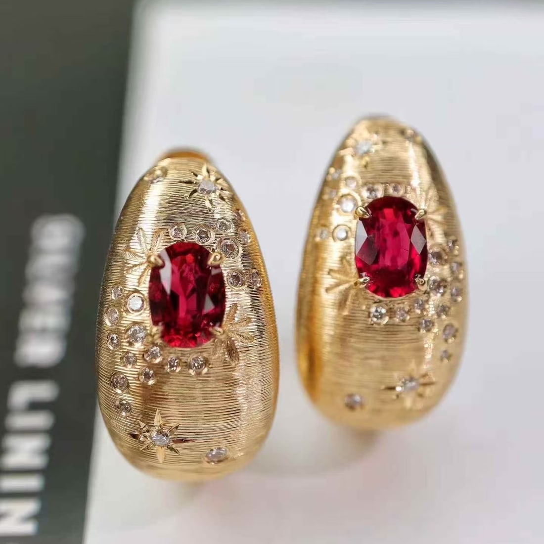 14k Gold 1.25 Ctw Natural Ruby & Diamond Earrings: Ref:231160002 // gold content:14k gold // main gemstone:ruby // shape:oval // carat weight:1. 01ct // color:pigeonblood red // treatment:natural // // adjacent gemstone 2 : diamond // shape:round // c