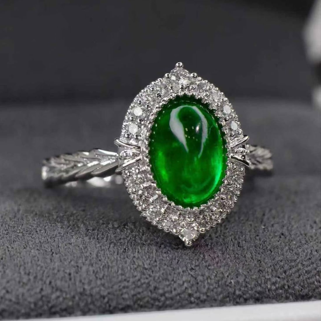 14k Gold 1.56 Ctw Vivid Green Natural Emerald & Diamond Ring - 4