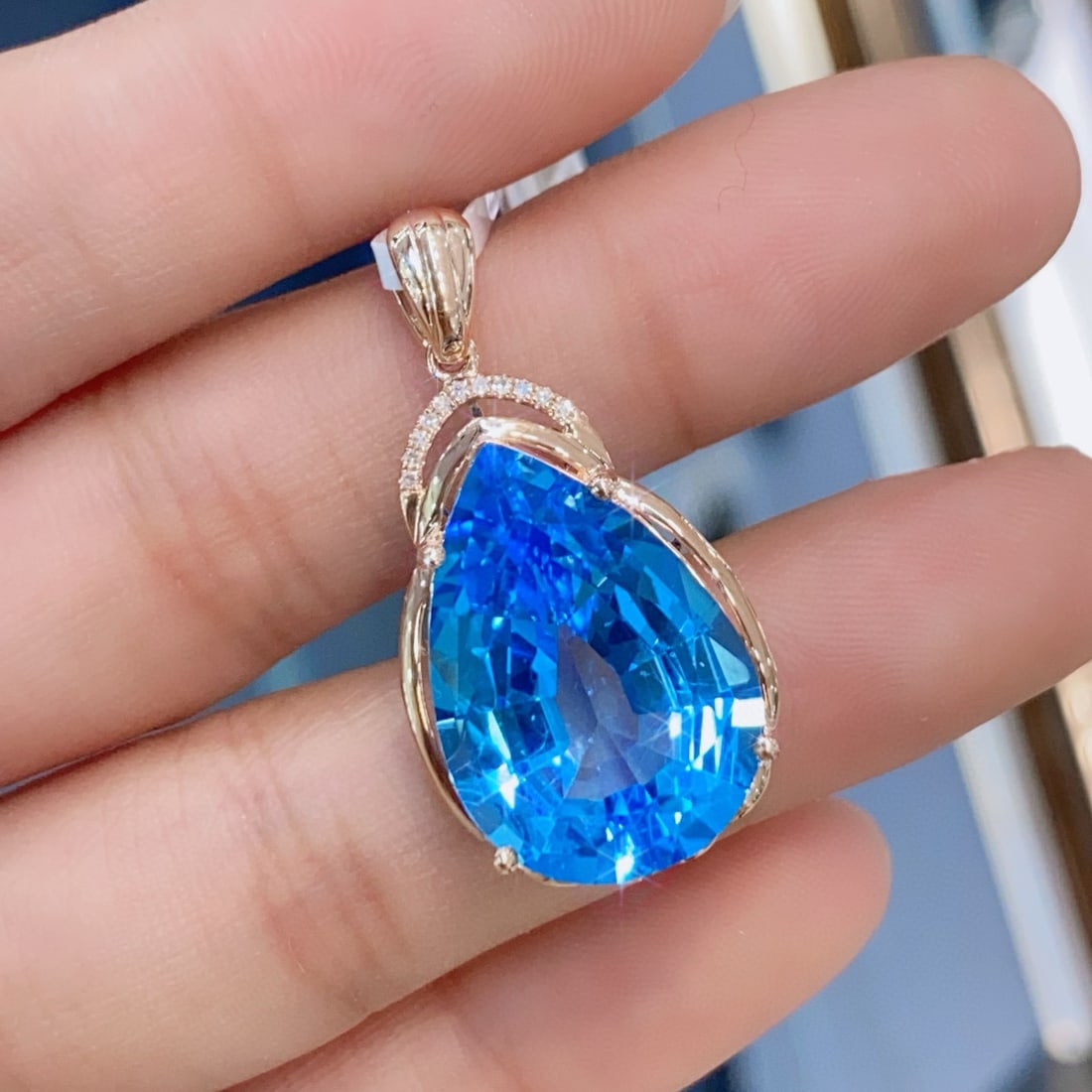 14k Gold 15.03 Ctw Natural Topaz & Diamond Pendant( Without Chain ): Ref:231160087 // gold content:14k gold // main gemstone:topaz // shape:pear // carat weight:15ct // color:blue // treatment:natural // // adjacent gemstone 2 : diamond // number of stones:11 //
