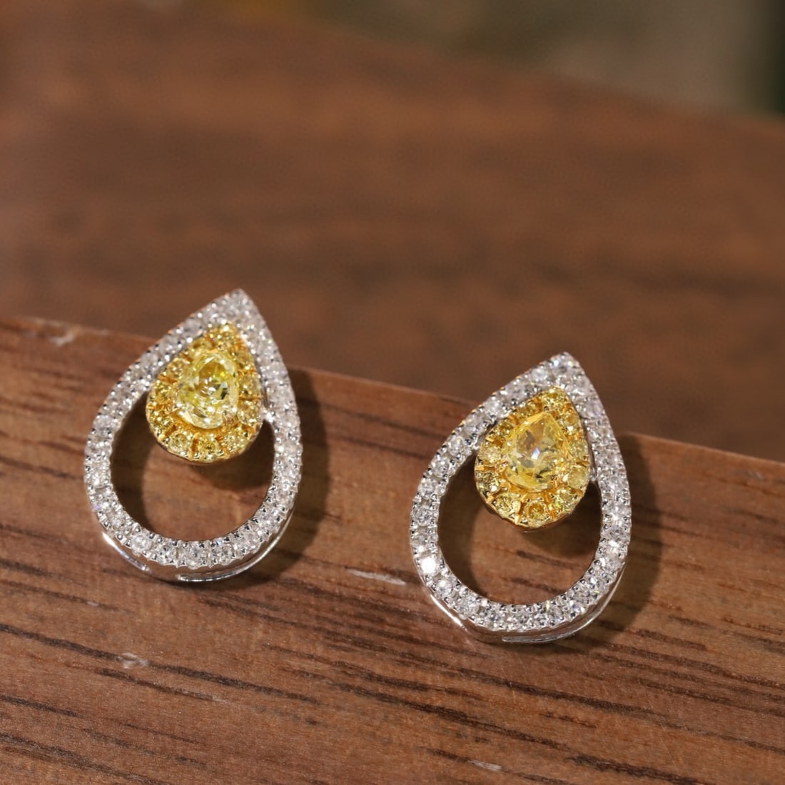 14k Gold 0.40 Ctw Natural Yellow Diamond & Diamond Earrings: Ref:231160091 // gold content:14k gold // main gemstone:yellow diamond // shape:pear // carat weight:0. 16ct // color:yellow // treatment:natural // // adjacent gemstone 2 : diamond // shape:round //