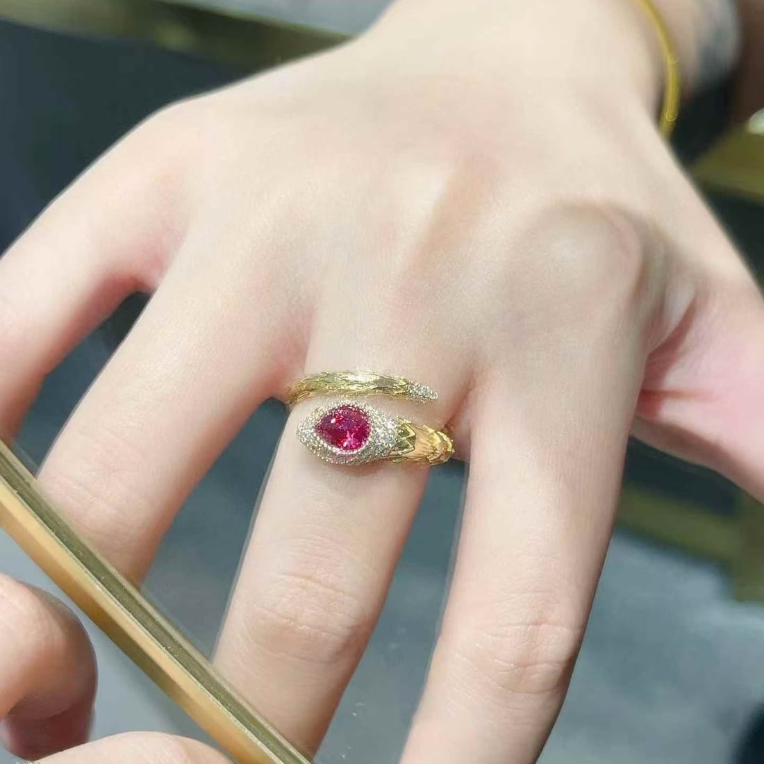 14k Gold 0.97 Ctw Natural Ruby & Diamond Ring - 4
