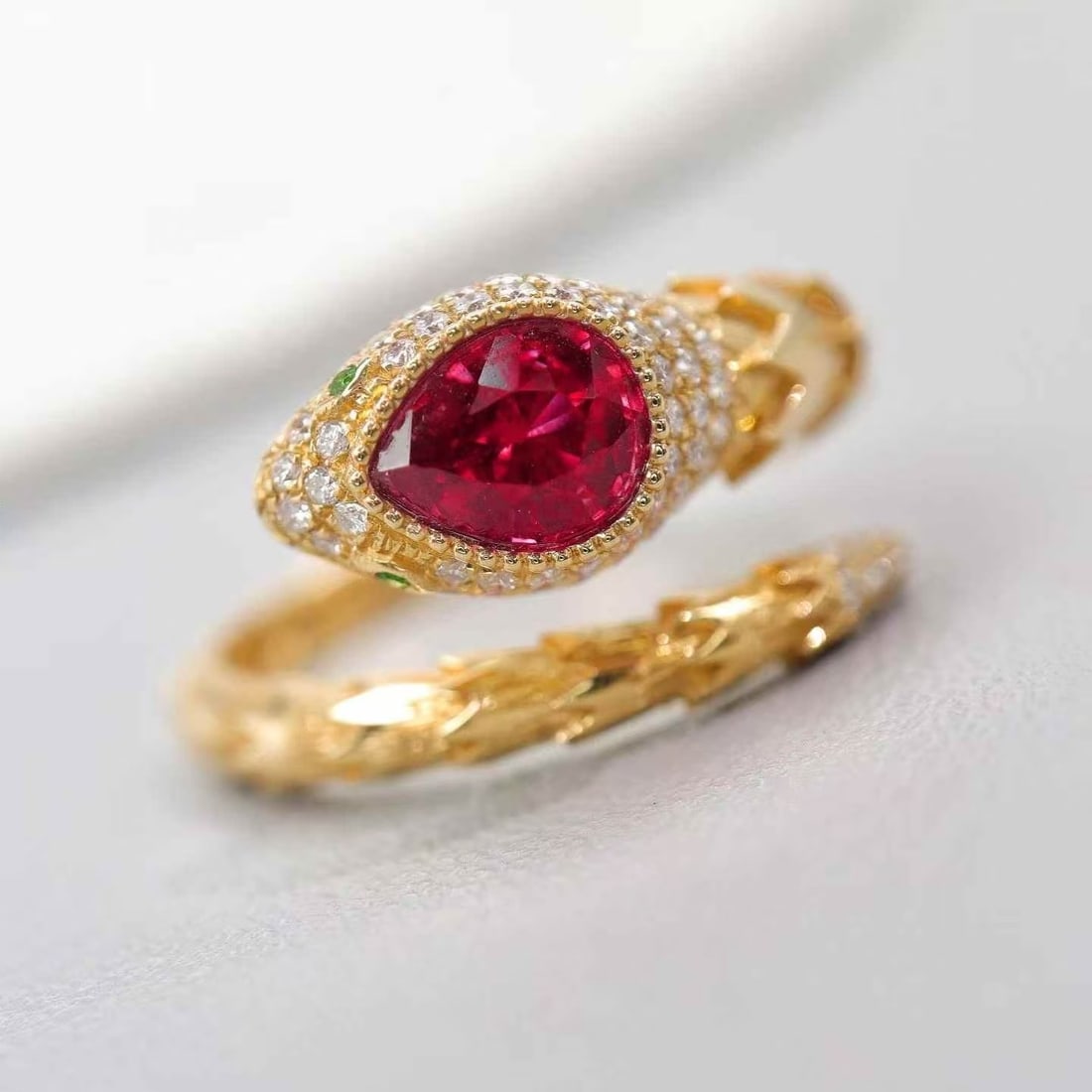 14k Gold 0.97 Ctw Natural Ruby & Diamond Ring - 5