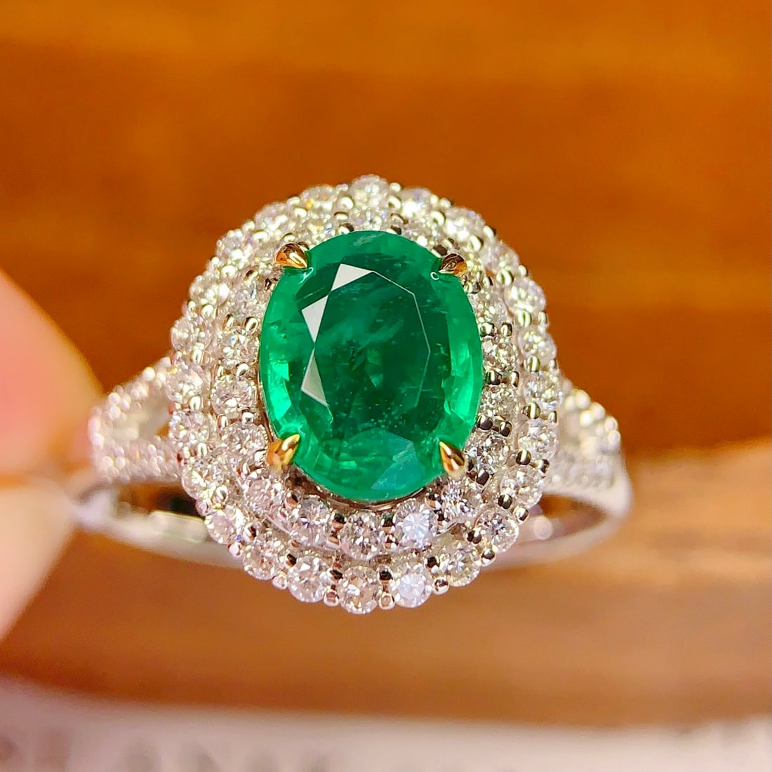 14k Gold 1.8 Ct Vivid Green Natural Emerald & Diamond Ring: Ref:231160128 // gold content:14k gold // ring size:7. 25us // // main gemstone:emerald // shape:oval // carat weight:1. 8ct // color:vivid green // treatment:natural // // adjacent gemstone 2 : diamo