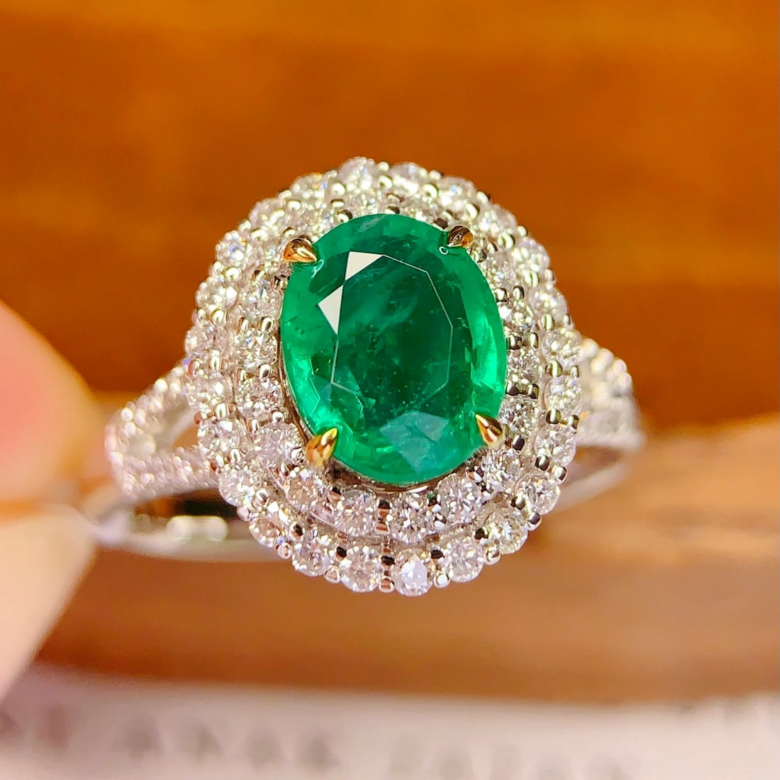 14k Gold 1.8 Ct Vivid Green Natural Emerald & Diamond Ring - 3
