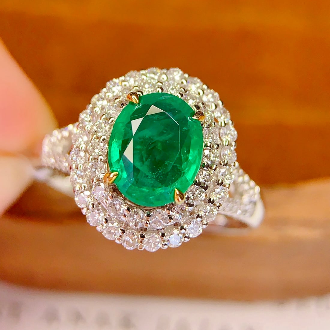 14k Gold 1.8 Ct Vivid Green Natural Emerald & Diamond Ring - 4