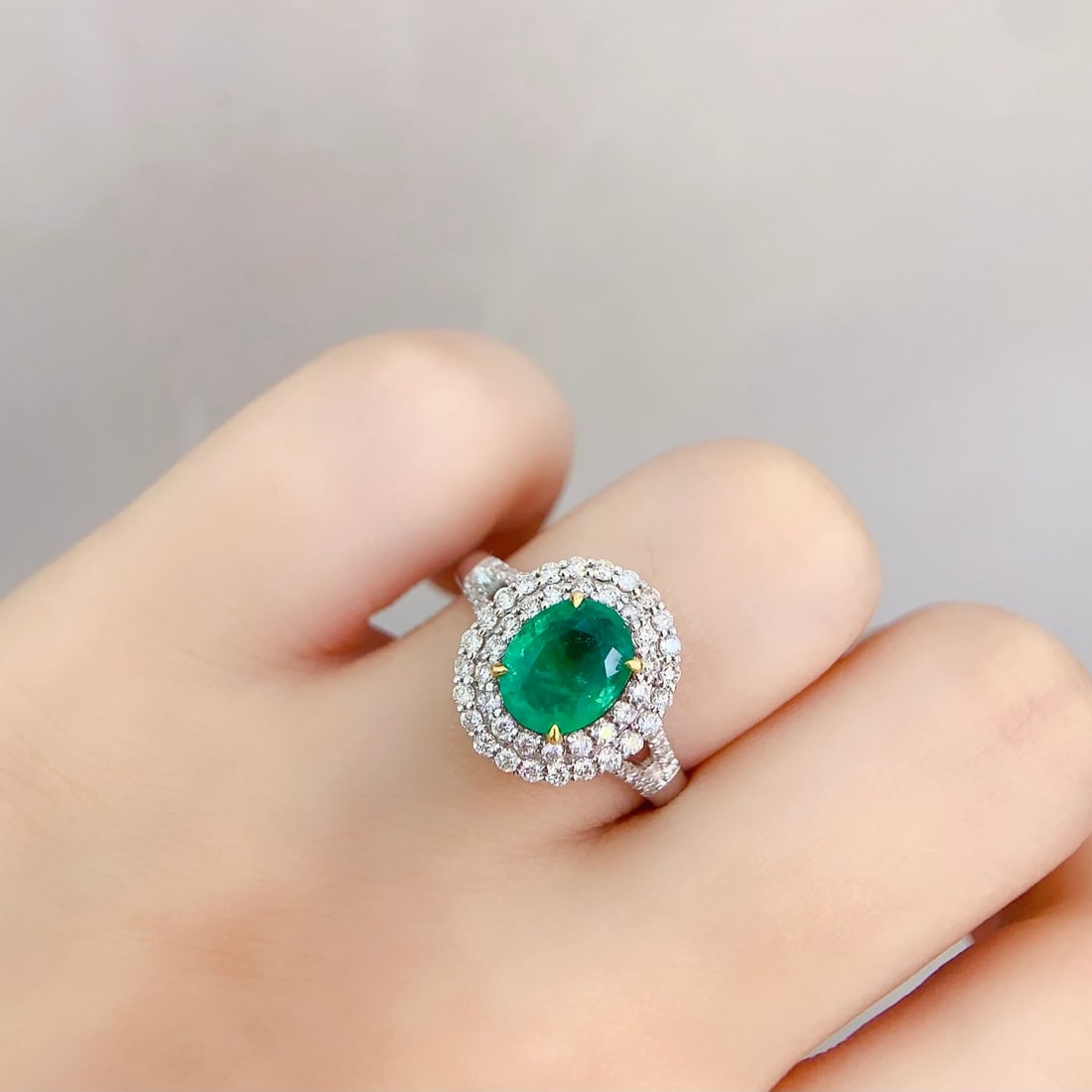 14k Gold 1.8 Ct Vivid Green Natural Emerald & Diamond Ring - 6