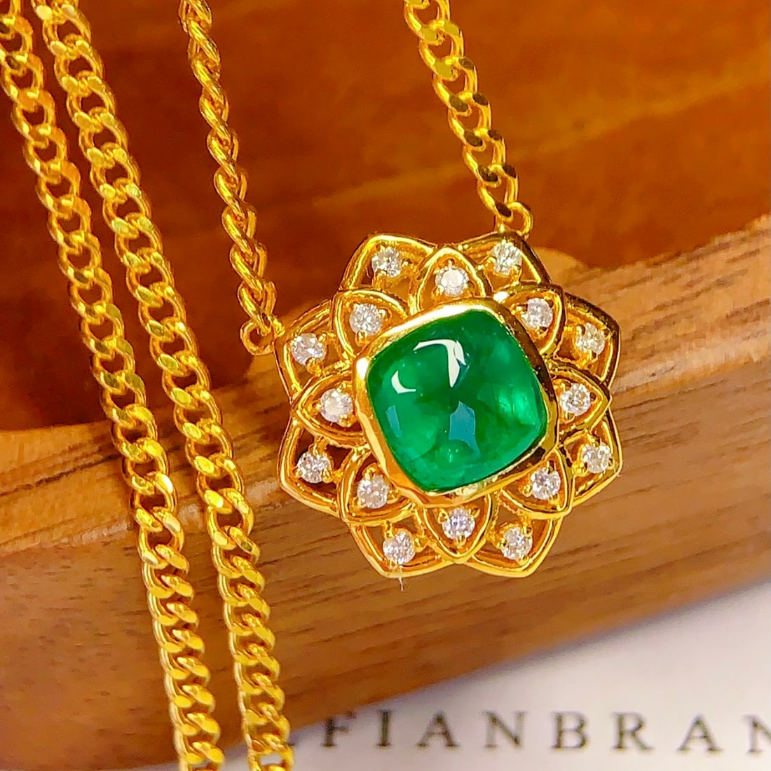 14k Gold 1.2 Ct Vivid Green Natural Emerald & Diamond Necklace - 2