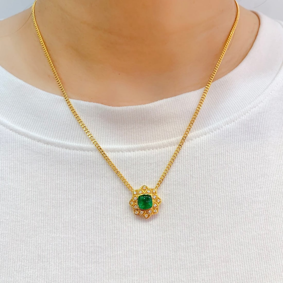 14k Gold 1.2 Ct Vivid Green Natural Emerald & Diamond Necklace - 6