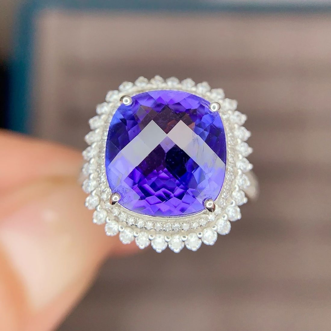 14k Gold 4.5 Ct Natural Tanzanite & Diamond Ring: Ref:231160157 // gold content:14k gold // ring size:7. 25us // // main gemstone:tanzanite // shape:cushion // carat weight:4. 5ct // color:blue // treatment:natural // // adjacent gemstone 2 : diamond