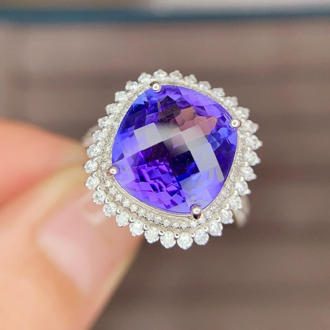 14k Gold 4.5 Ct Natural Tanzanite & Diamond Ring - 3