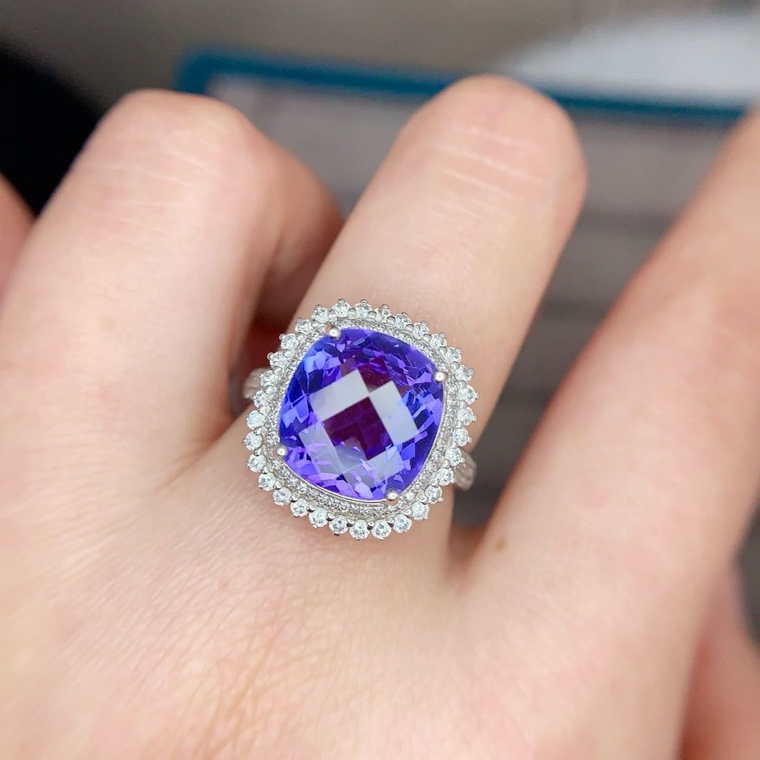 14k Gold 4.5 Ct Natural Tanzanite & Diamond Ring - 5