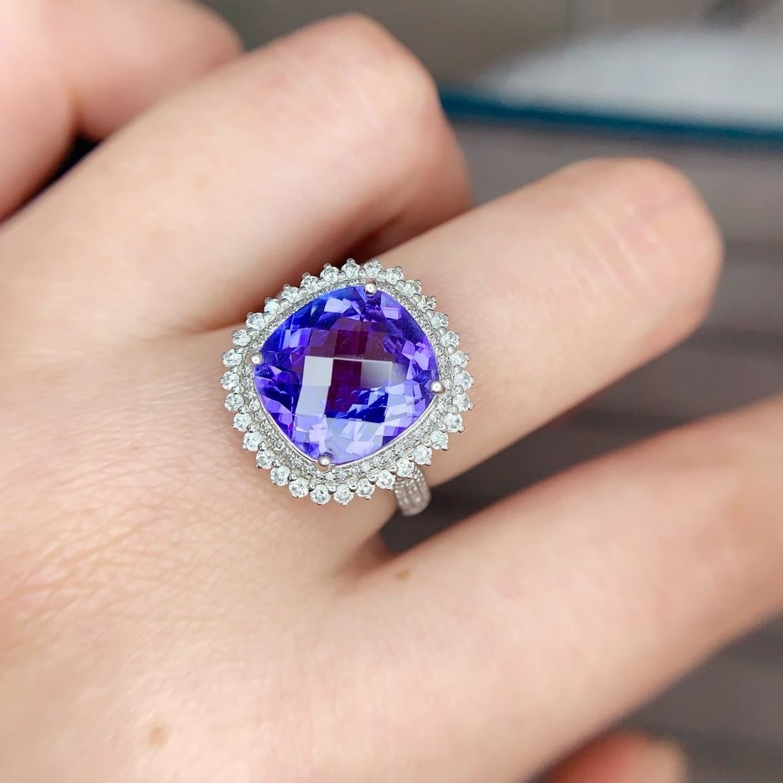14k Gold 4.5 Ct Natural Tanzanite & Diamond Ring - 6