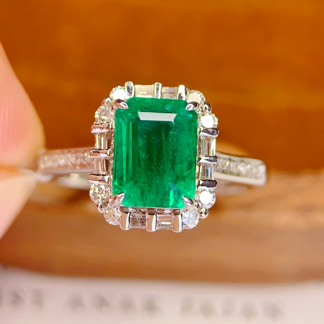 14k Gold 1.8 Ct Vivid Green Natural Emerald & Diamond Ring - 2