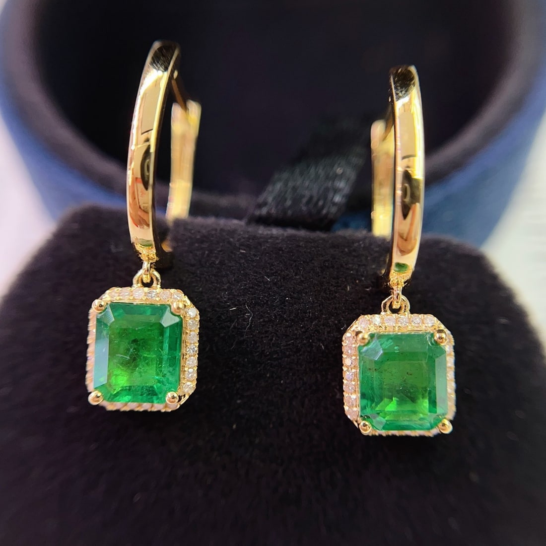 14k Gold 2.25 Ct Natural Emerald & Diamond Earrings - 4