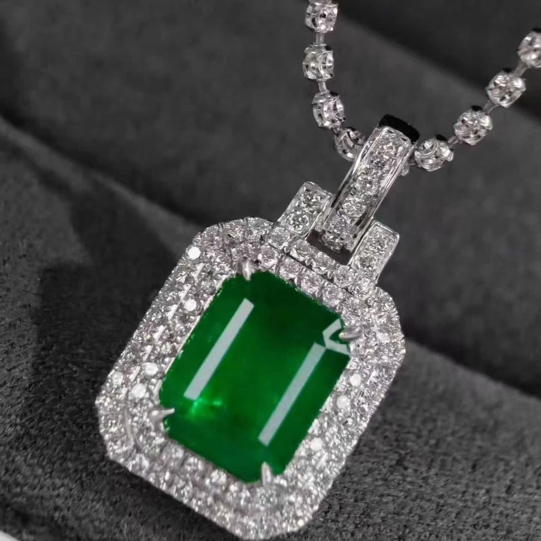 14k Gold 2.50 Ctw Vivid Green Natural Emerald & Diamond Pendant( Without Chain ) - 2