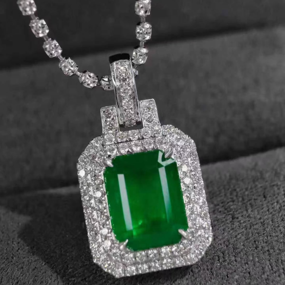 14k Gold 2.50 Ctw Vivid Green Natural Emerald & Diamond Pendant( Without Chain ) - 3