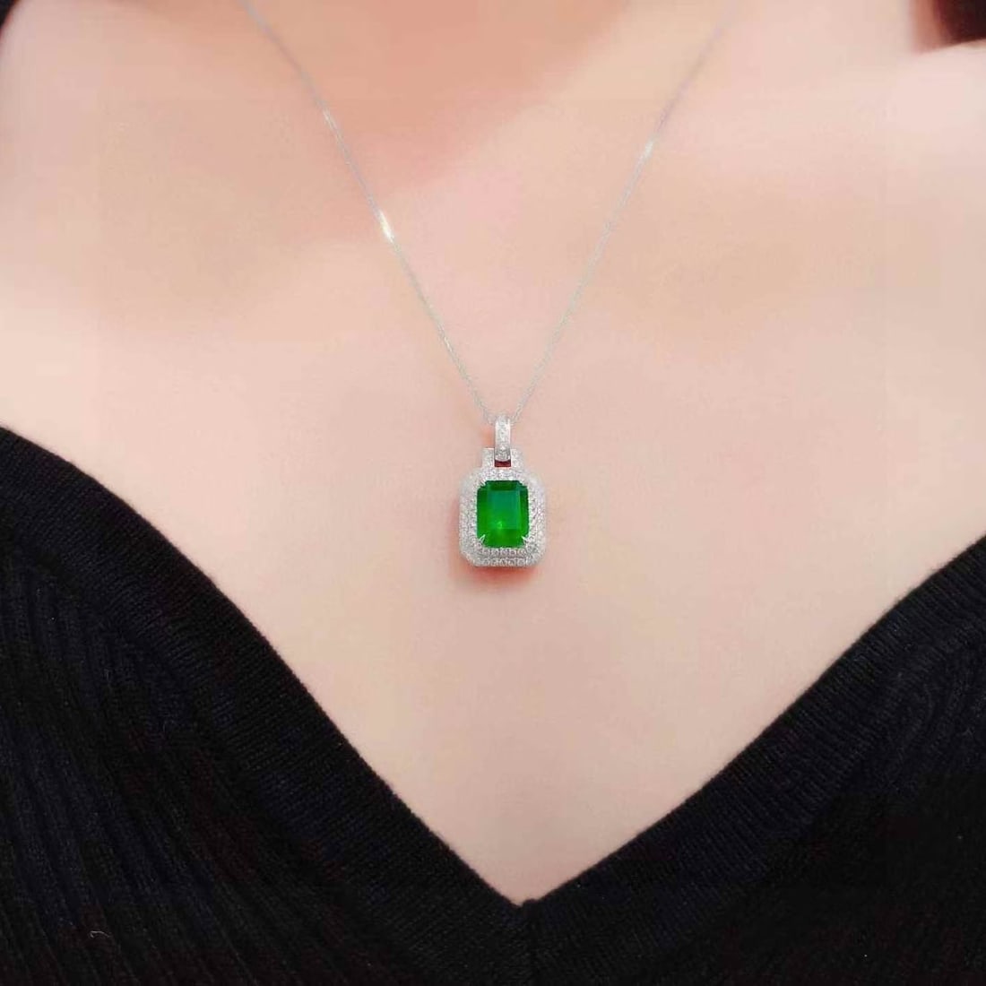 14k Gold 2.50 Ctw Vivid Green Natural Emerald & Diamond Pendant( Without Chain ) - 4