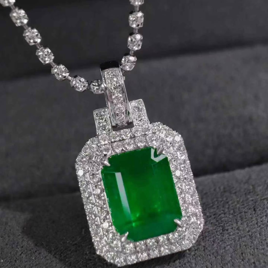 14k Gold 2.50 Ctw Vivid Green Natural Emerald & Diamond Pendant( Without Chain ) - 5