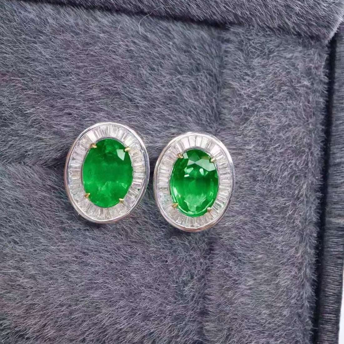 14k Gold 1.8 Ctw Vivid Green Natural Emerald & Diamond Earrings - 3