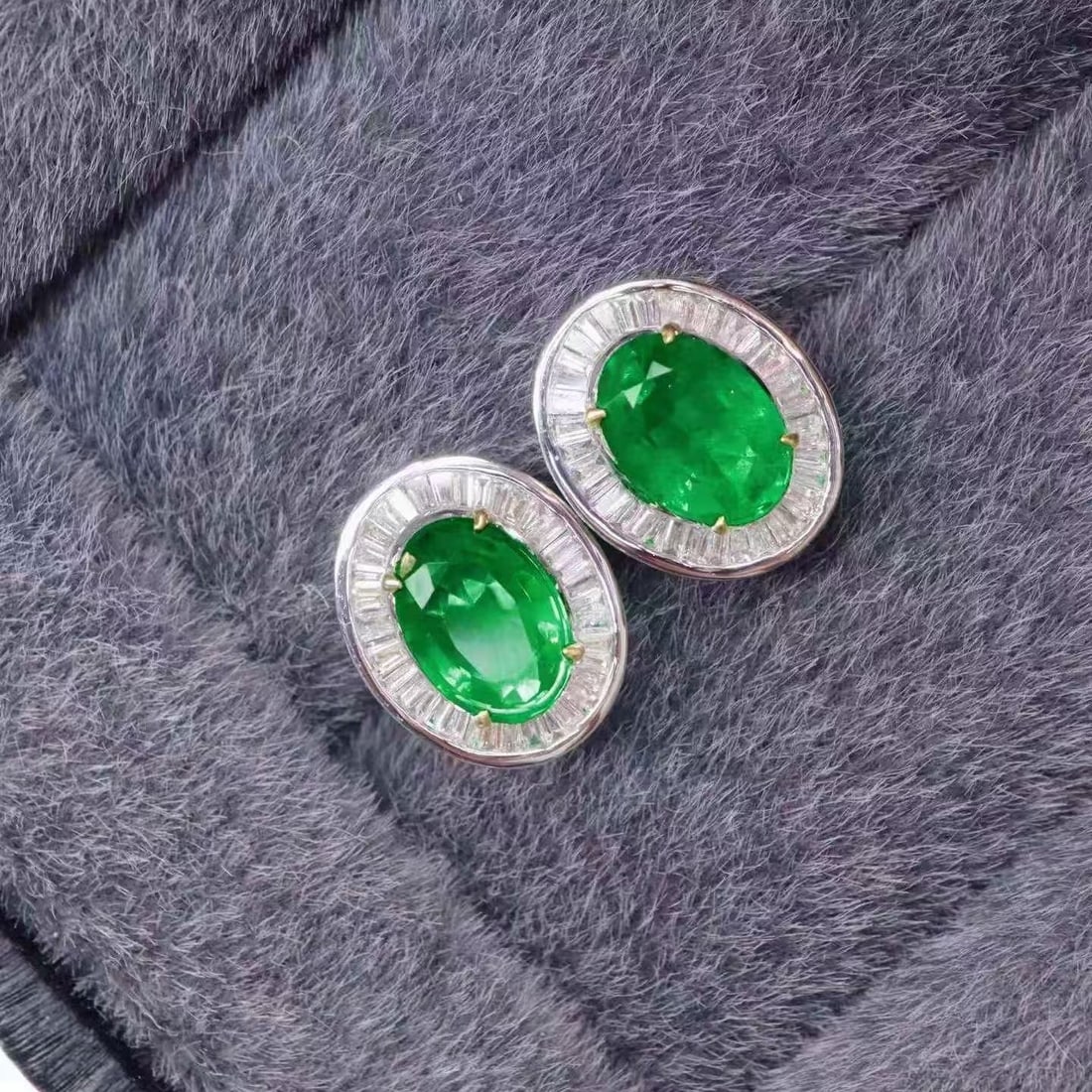 14k Gold 1.8 Ctw Vivid Green Natural Emerald & Diamond Earrings - 5