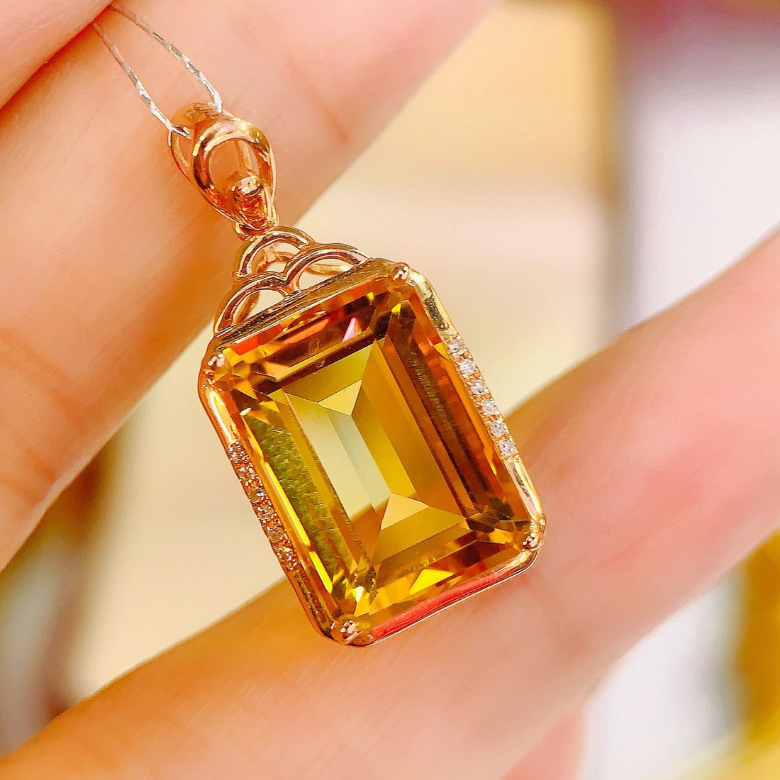 14k Gold 7.93 Ctw Natural Citrine & Diamond Pendant( Without Chain ): Ref:231160254 // gold content:14k gold // main gemstone:citrine // shape:octagonal // carat weight:7. 9ct // color:yellow // treatment:natural // // adjacent gemstone 2 : diamond // number of