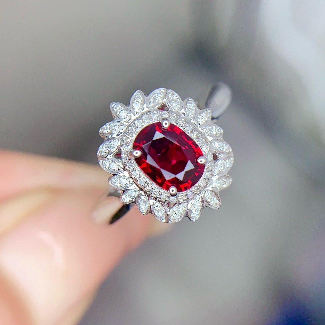 14k Gold 0.82 Ct Vivid Red Natural Ruby & Diamond Ring - 2