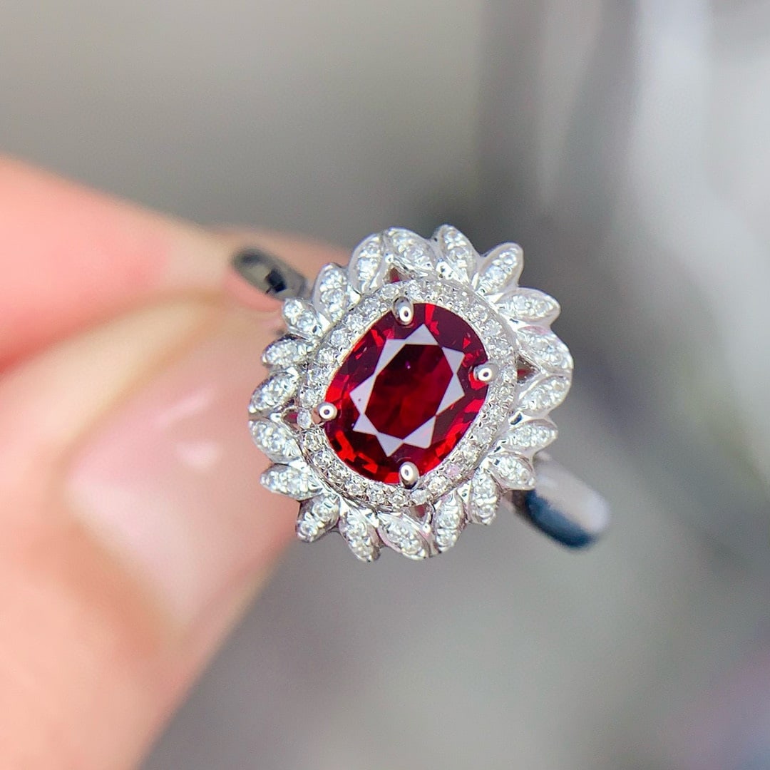14k Gold 0.82 Ct Vivid Red Natural Ruby & Diamond Ring - 3