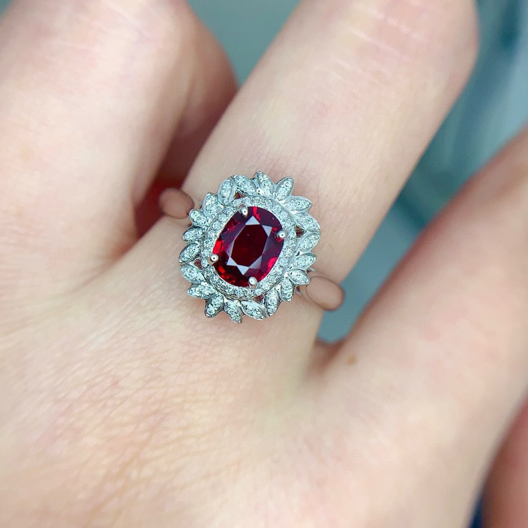 14k Gold 0.82 Ct Vivid Red Natural Ruby & Diamond Ring - 4