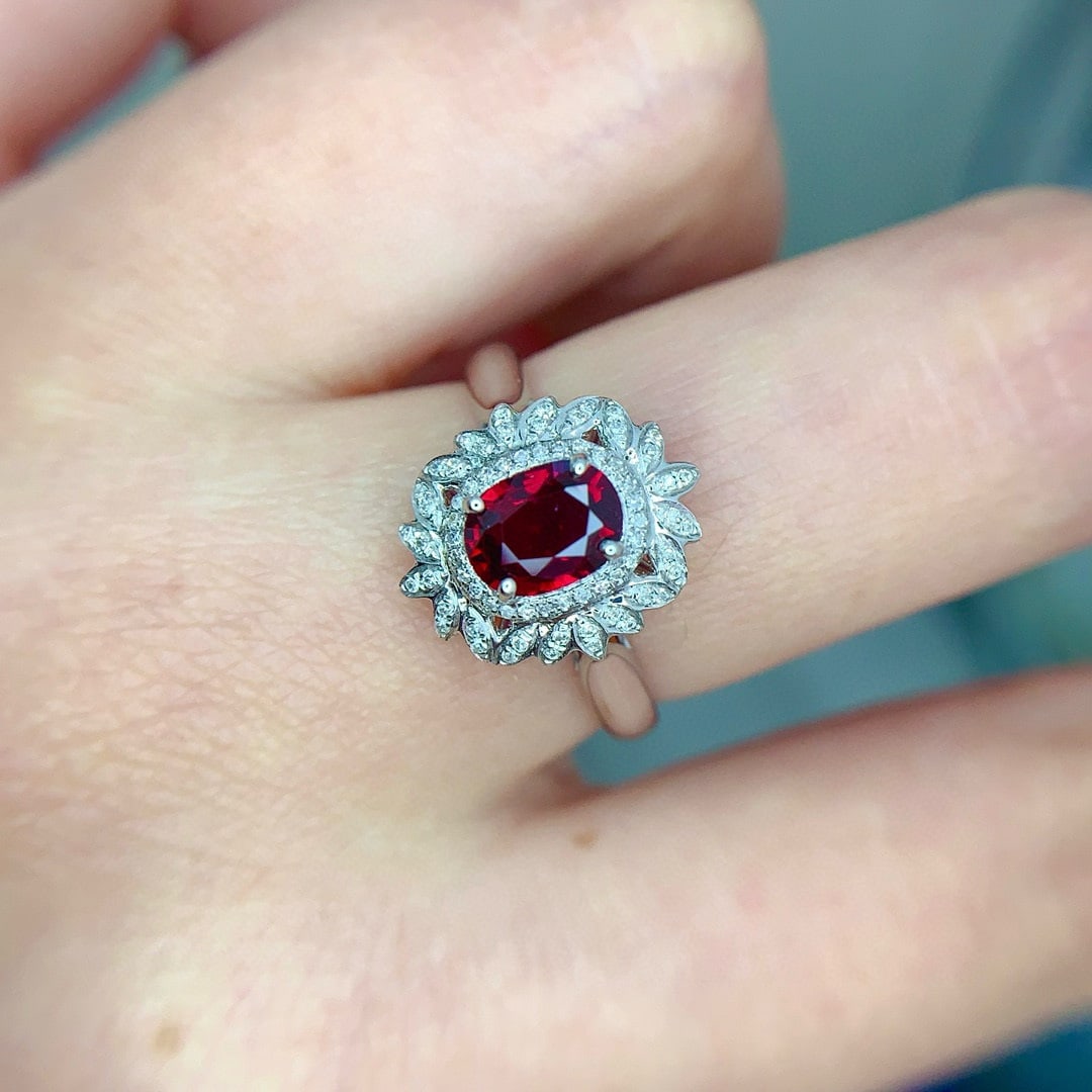 14k Gold 0.82 Ct Vivid Red Natural Ruby & Diamond Ring - 5