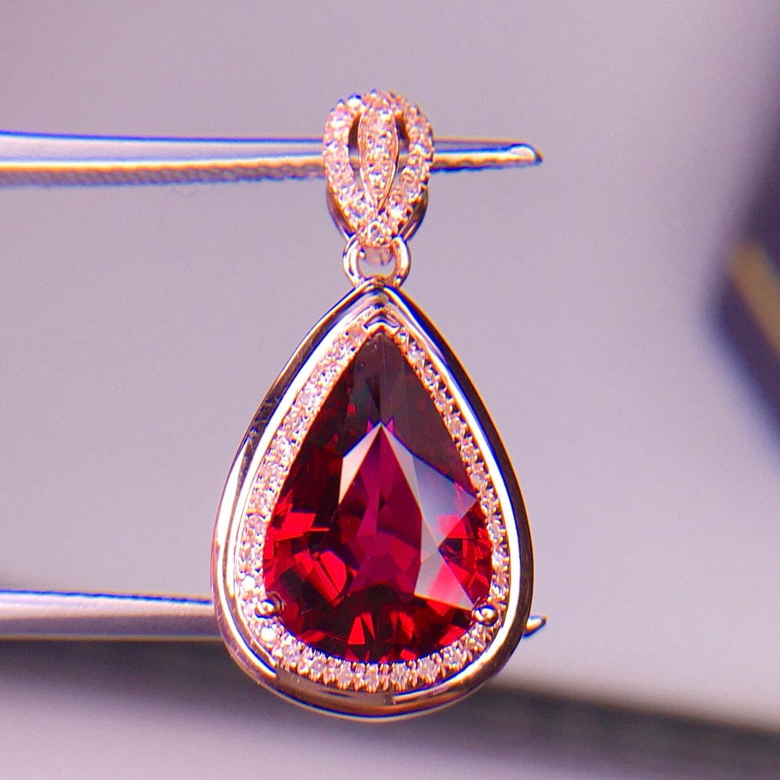 14k Gold 2.76 Ct Natural Tourmaline & Diamond Pendant( Without Chain ): Ref:231160374 // gold content:14k gold // main gemstone:tourmaline // shape:pear // carat weight:2. 76ct // color:red // treatment:natural // // adjacent gemstone 2 : diamond // shape:round // clarity